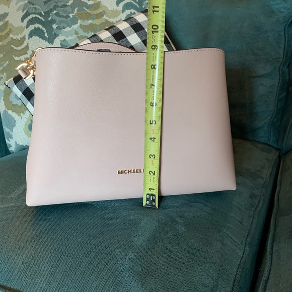 Blush Michael Kors purse - Picture 7 of 8